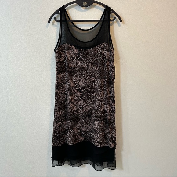 Kenzie Layered Sleeveless Shift Dress Size Medium Black and Cream NWT - Picture 1 of 9